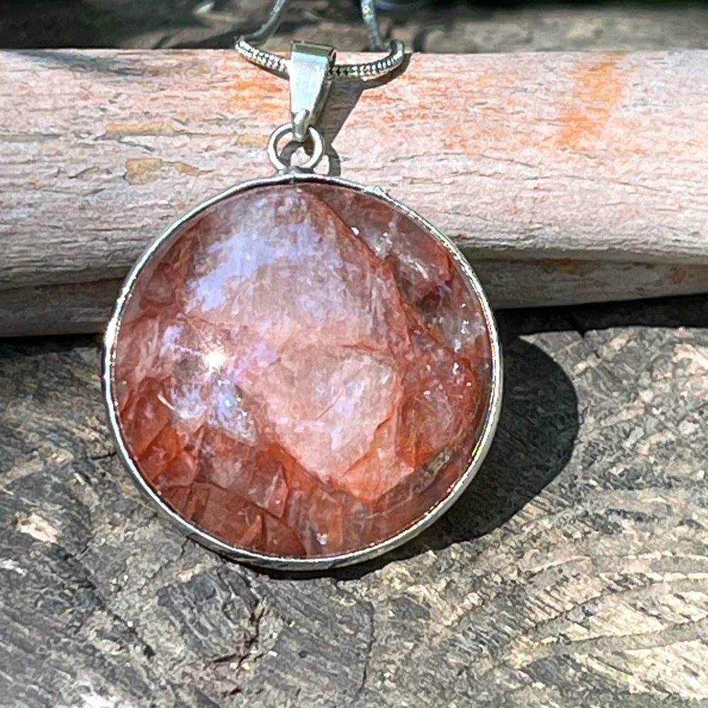 Silver‎ plated round fire Quartz pendant